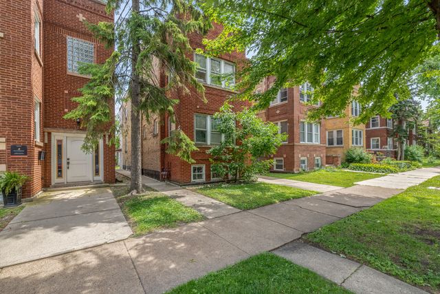3031 N DAVLIN Court, Chicago, IL 60618
