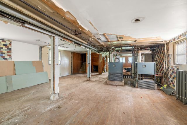 3031 N DAVLIN Court, Chicago, IL 60618