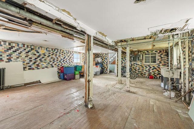 3031 N DAVLIN Court, Chicago, IL 60618