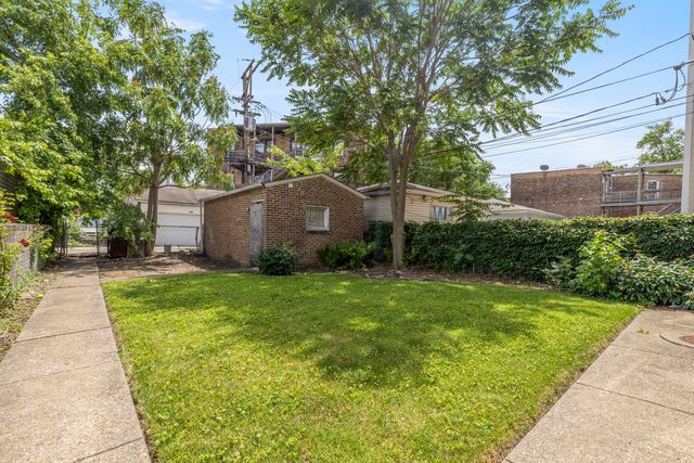 3031 N DAVLIN Court, Chicago, IL 60618