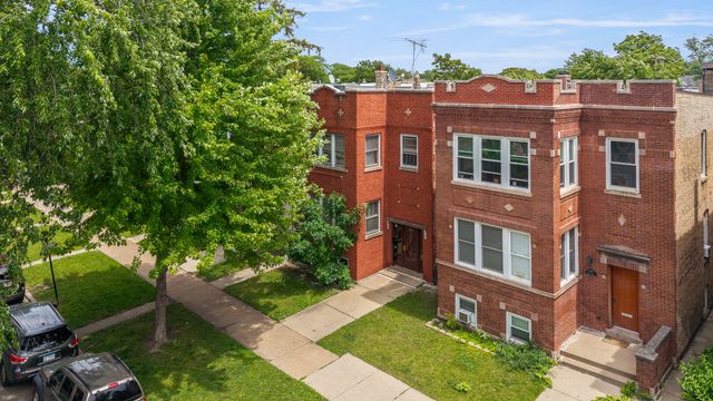 3031 N DAVLIN Court, Chicago, IL 60618