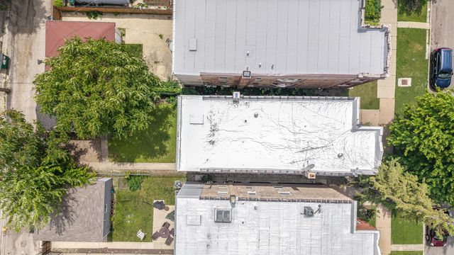 3031 N DAVLIN Court, Chicago, IL 60618