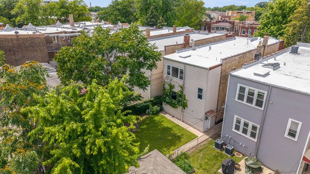 3031 N DAVLIN Court, Chicago, IL 60618