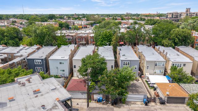 3031 N DAVLIN Court, Chicago, IL 60618