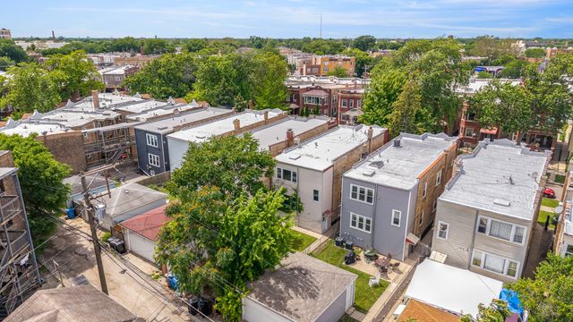 3031 N DAVLIN Court, Chicago, IL 60618