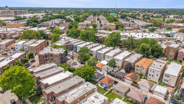 3031 N DAVLIN Court, Chicago, IL 60618