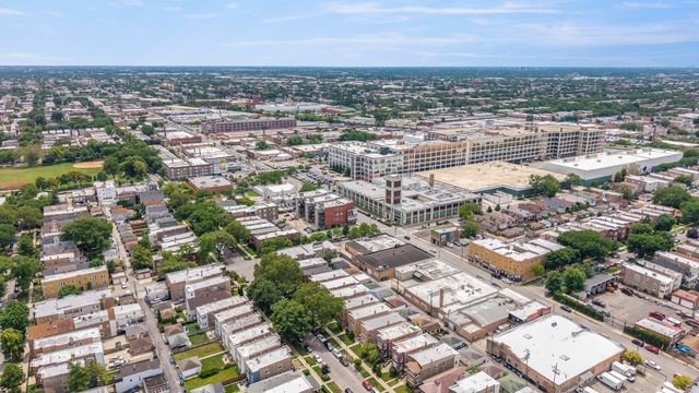 3031 N DAVLIN Court, Chicago, IL 60618
