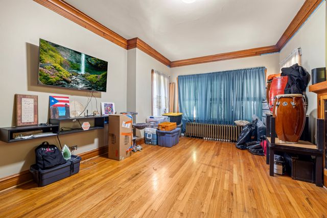 3031 N DAVLIN Court, Chicago, IL 60618
