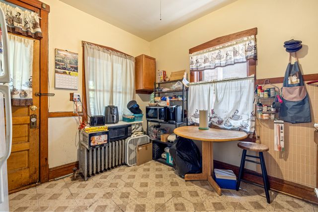 3031 N DAVLIN Court, Chicago, IL 60618