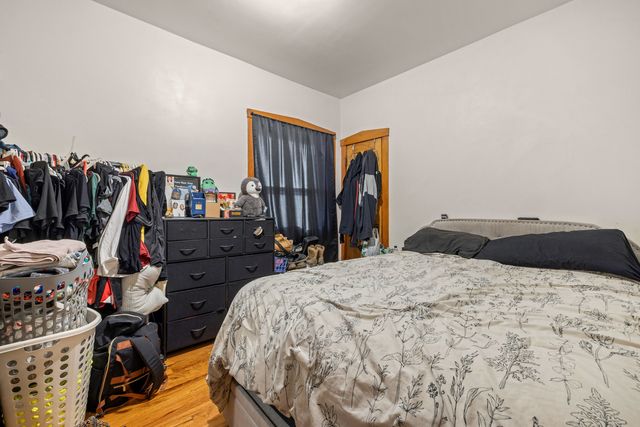 3031 N DAVLIN Court, Chicago, IL 60618