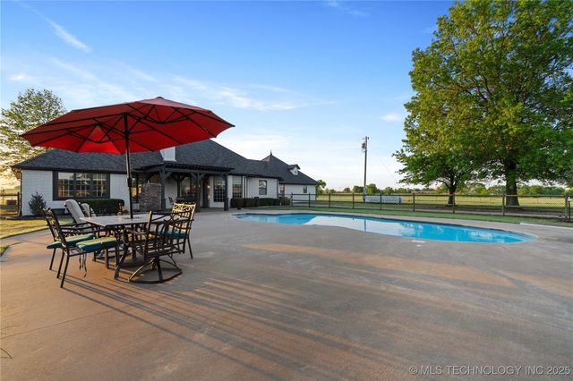 12785 N 280 Road, Okmulgee, OK 74447
