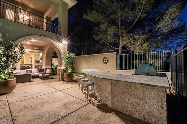 9732 Verlaine Court, Las Vegas, NV 89145