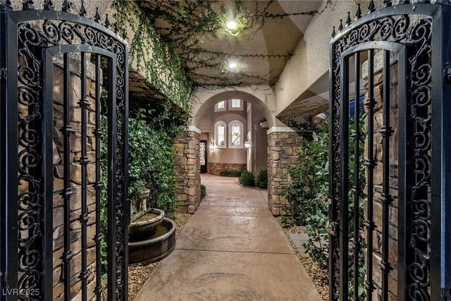 9732 Verlaine Court, Las Vegas, NV 89145