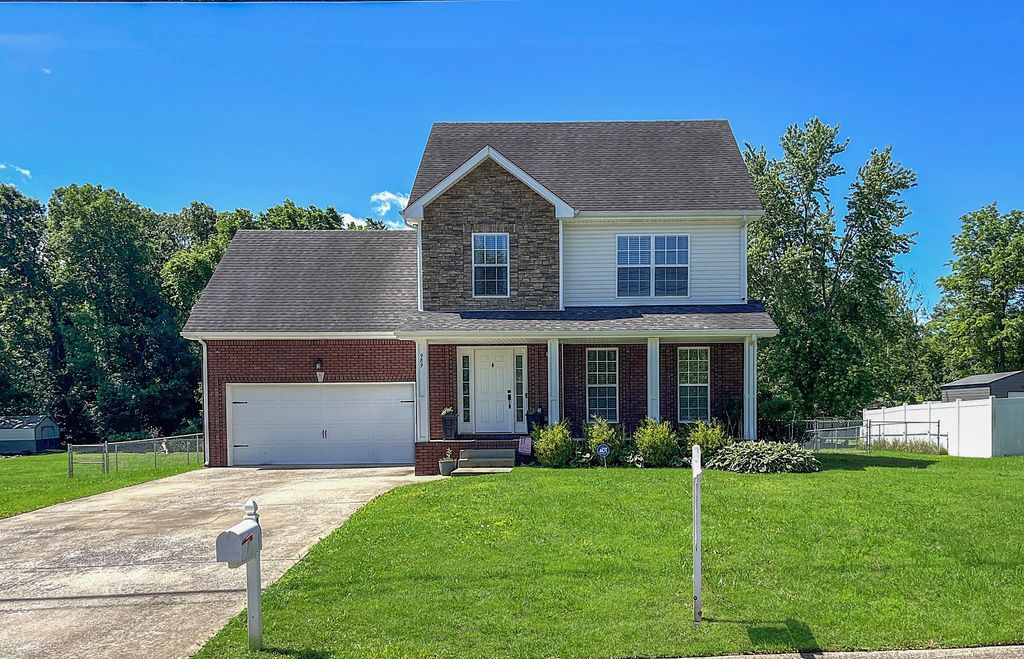 989 Ernest Stewart Dr, Clarksville, TN 37042