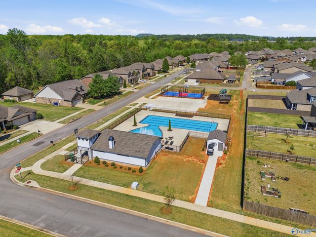 7555 Addison Drive NW, Huntsville, AL 35806