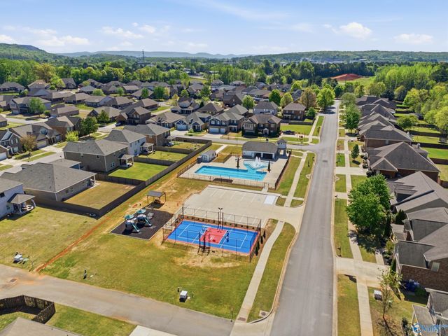 7555 Addison Drive NW, Huntsville, AL 35806