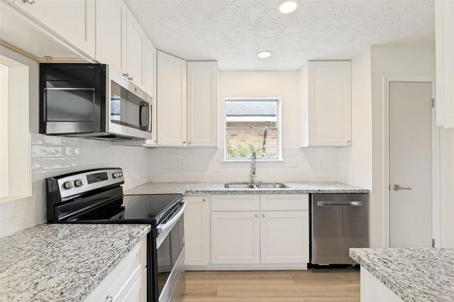7307 Sunlight Lane, Houston, TX 77095