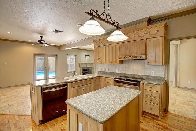 7642 Dallas St, Corpus Christi, TX 78413