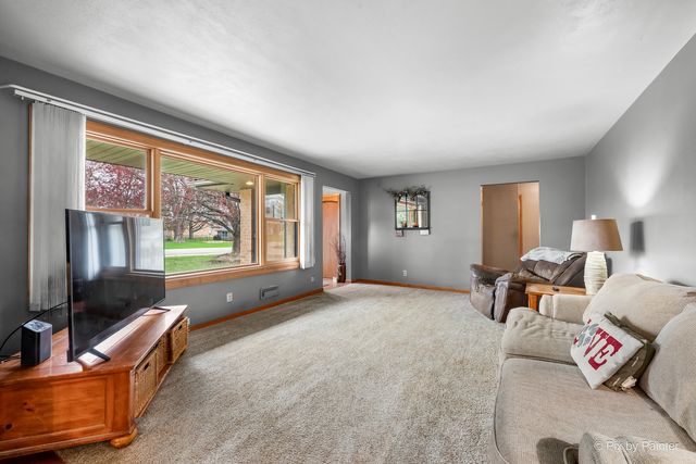 1321 Florence Drive, Sycamore, IL 60178