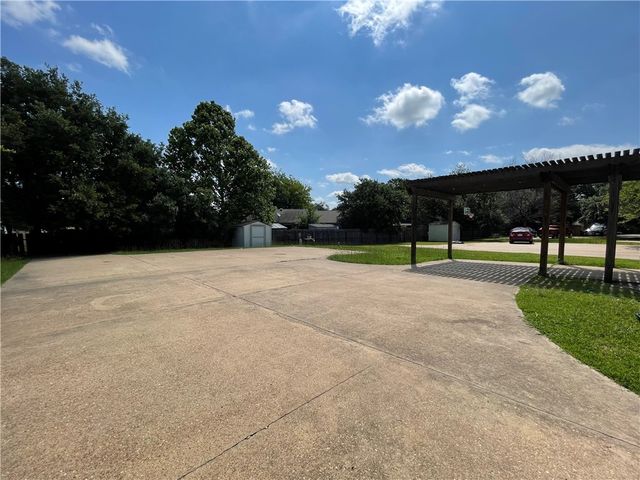 2405 Pintail Loop, College Station, TX 77845