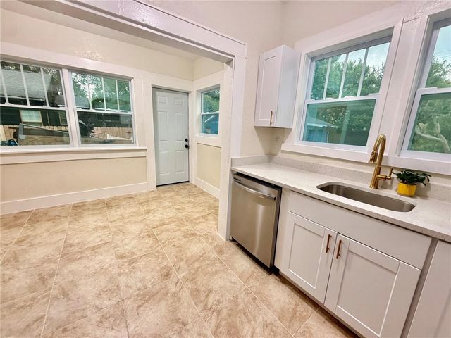 1200 E HENRY AVENUE, Tampa, FL 33604
