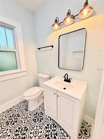 1200 E HENRY AVENUE, Tampa, FL 33604