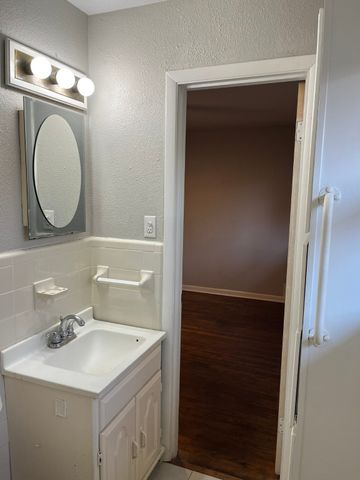 501 Merrill Drive, Bedford, TX 76022