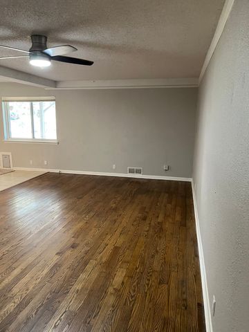 501 Merrill Drive, Bedford, TX 76022