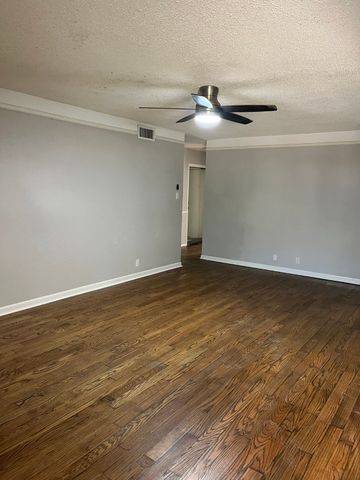 501 Merrill Drive, Bedford, TX 76022