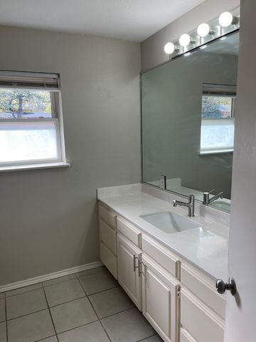 501 Merrill Drive, Bedford, TX 76022