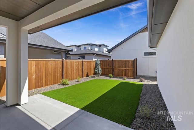 11119 S Corballis Ln, Kuna, ID 83634