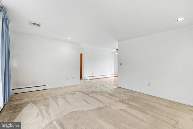 1131 APPLE DR, Mechanicsburg, PA 17055