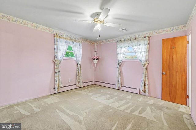 1131 APPLE DR, Mechanicsburg, PA 17055