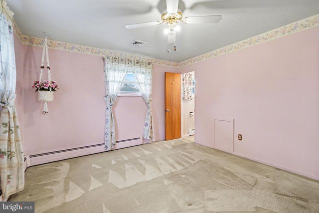 1131 APPLE DR, Mechanicsburg, PA 17055