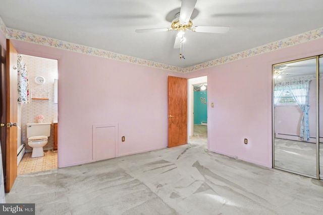 1131 APPLE DR, Mechanicsburg, PA 17055