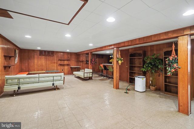 1131 APPLE DR, Mechanicsburg, PA 17055