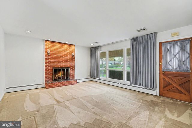 1131 APPLE DR, Mechanicsburg, PA 17055