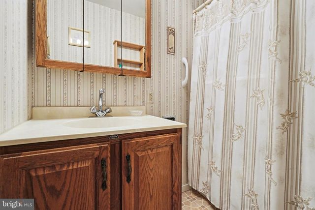 1131 APPLE DR, Mechanicsburg, PA 17055