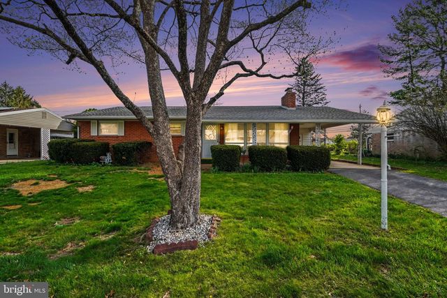 1131 APPLE DR, Mechanicsburg, PA 17055