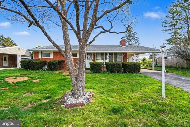 1131 APPLE DR, Mechanicsburg, PA 17055