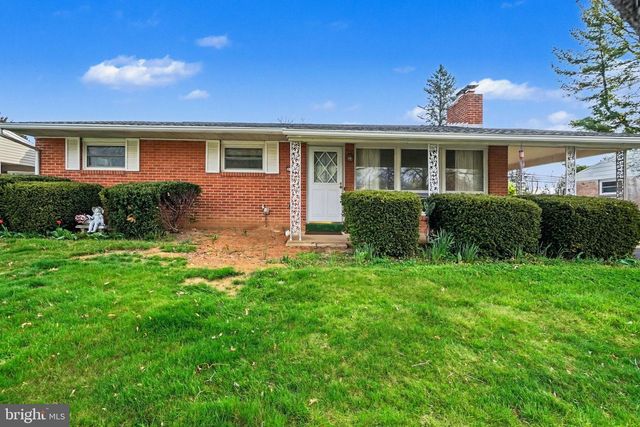1131 APPLE DR, Mechanicsburg, PA 17055