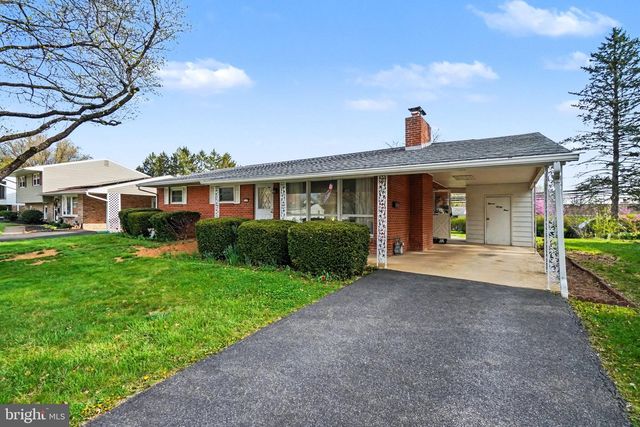 1131 APPLE DR, Mechanicsburg, PA 17055