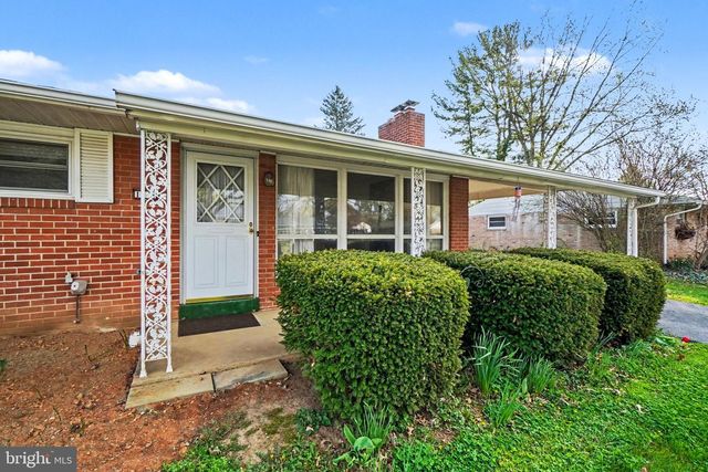 1131 APPLE DR, Mechanicsburg, PA 17055