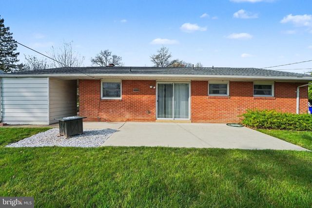 1131 APPLE DR, Mechanicsburg, PA 17055