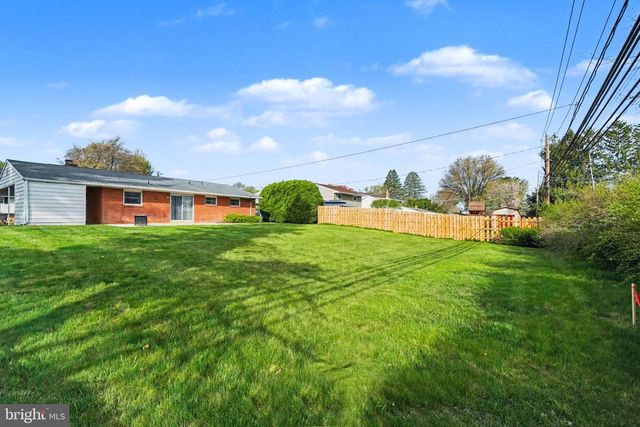 1131 APPLE DR, Mechanicsburg, PA 17055