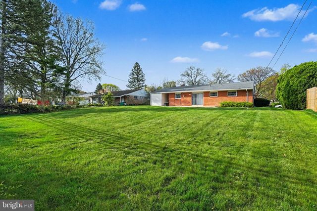 1131 APPLE DR, Mechanicsburg, PA 17055