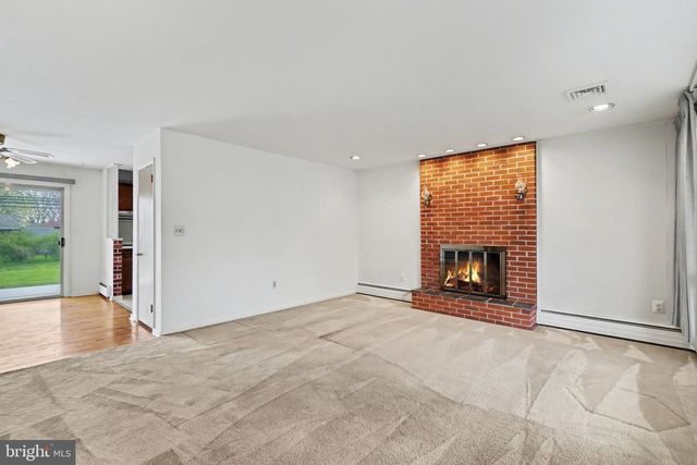 1131 APPLE DR, Mechanicsburg, PA 17055
