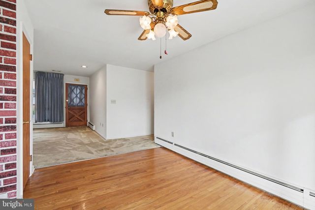 1131 APPLE DR, Mechanicsburg, PA 17055