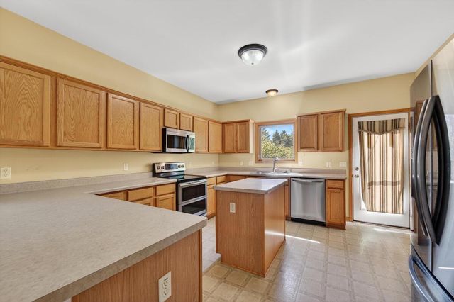 6547 Parkway CIRCLE, Mount Pleasant, WI 53406