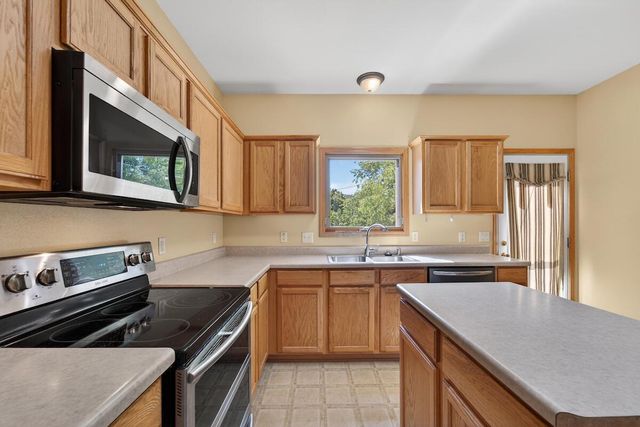 6547 Parkway CIRCLE, Mount Pleasant, WI 53406